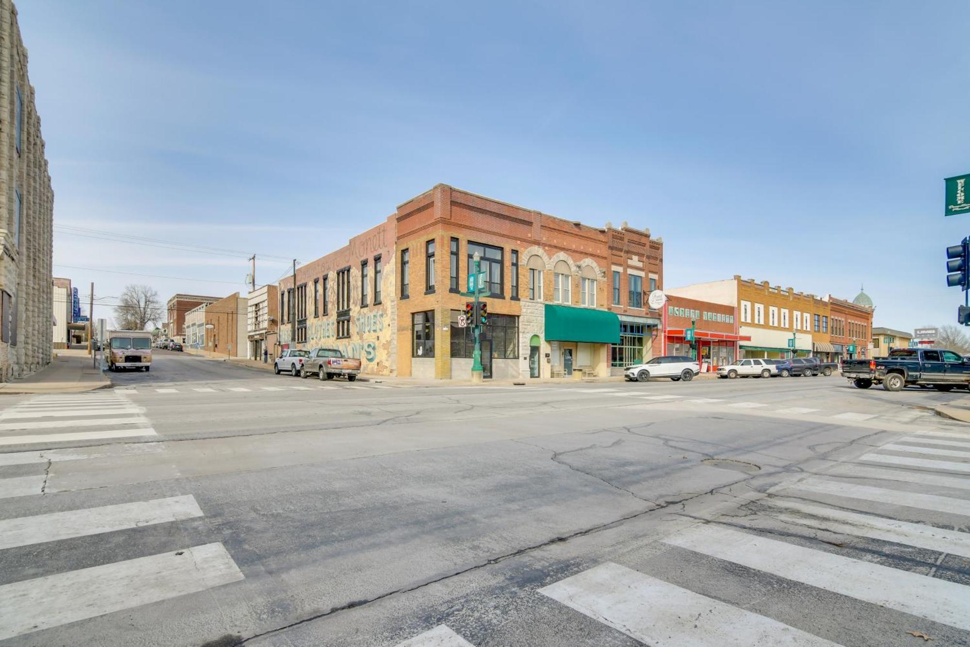 Dtwn Loft In The Heart Of Monett Pets Welcome! Exteriér fotografie